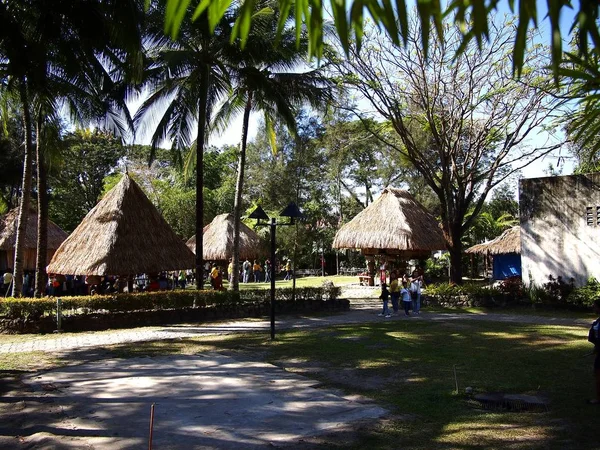 Sevärdheter och attraktioner inuti den Nayong Pilipino på fältet Clark i Mabalacat, Pampanga. — Stockfoto