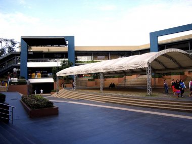 Açık park ve Bahçe kadar merkeze Quezon City, Filipinler.