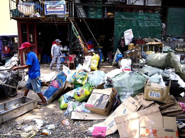 Workers of a junk shop or materials recovery facility sort through all kinds of recyclable materials. — Stock Photo, Image