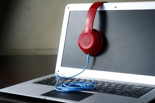 Stereo headphones and a laptop computer — Stock Photo, Image