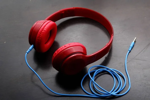 Stereo headphones on a table — Stock Photo, Image