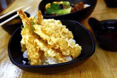 Taze pişmiş karides Tempura