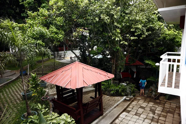 Beautiful outdoor garden of a popular tourist destination resort in Antipolo City, Philippines. — Stock Photo, Image