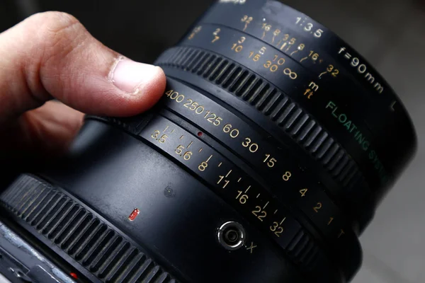 Aperture and shutter speed adjustment ring on the lens of an old and vintage medium format — Stock Photo, Image