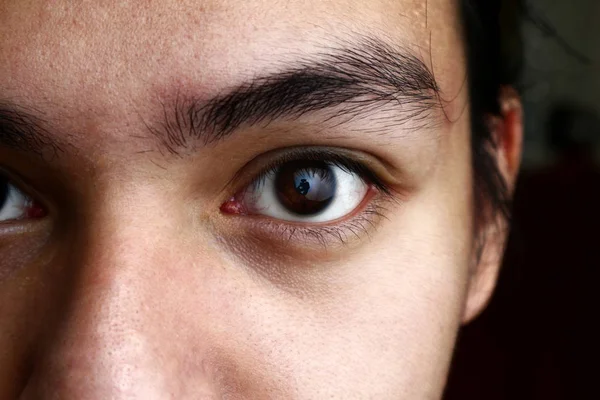 Las cejas y los ojos del adolescente asiático —  Fotos de Stock