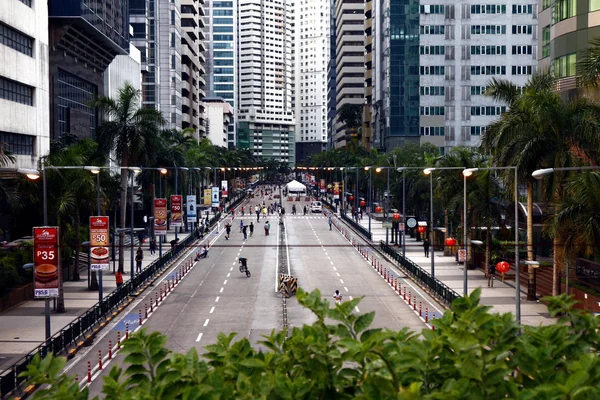 Emerald Avenue at the business district of the Ortigas Center in Pasig City on a carless day during weekends. — Stock Photo, Image