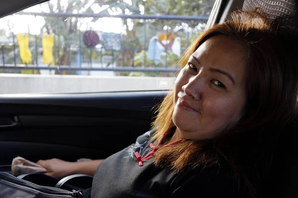 Beautiful Filipino woman inside a car — 스톡 사진