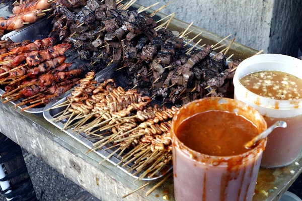 Assorted grilled pork innards such as intestine, liver, gizzard and blood in barbecue sticks — Stok fotoğraf