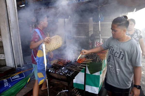 Antipolo Rizal Filipinas Febrero 2020 Vendedora Ambulante Comida Puesto Comida — Foto de Stock