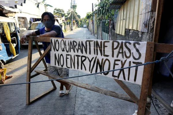 Città Antipolo Filippine Marzo 2020 Volontari Stanno Guardia Comunità Chiuse — Foto Stock