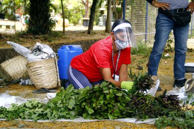 Antipolo Şehri, Filipinler - 14 Nisan 2020: Yerel bir hükümet, Covid 19 virüs salgını nedeniyle tecrit sırasında gıda satmak için yerleşim bölgelerine gitti.