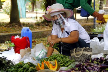 Antipolo Şehri, Filipinler - 14 Nisan 2020: Yerel bir hükümet, Covid 19 virüs salgını nedeniyle tecrit sırasında gıda satmak için yerleşim bölgelerine gitti.