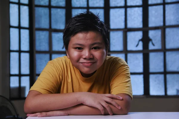 Retrato Jovem Menino Asiático Sorrindo — Fotografia de Stock