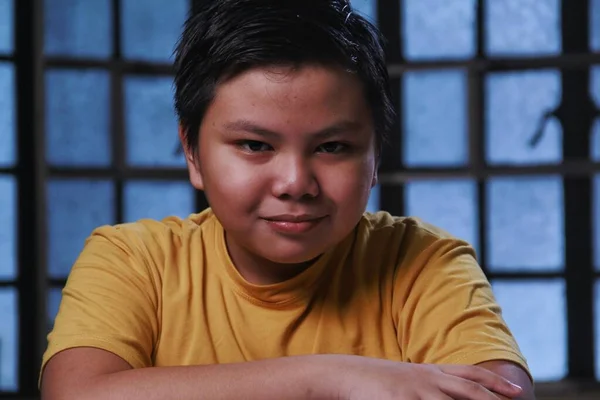 Retrato Jovem Menino Asiático Sorrindo — Fotografia de Stock