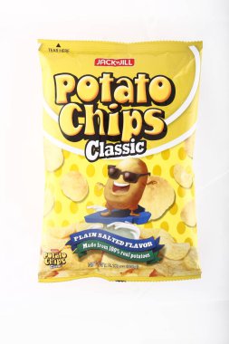Antipolo Şehri, Filipinler - 6 Şubat 2019: İzole edilmiş beyaz arka planda bir paket patates cipsi.