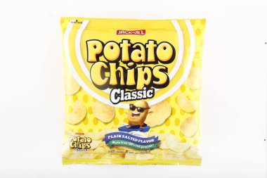 Antipolo Şehri, Filipinler - 6 Şubat 2019: İzole edilmiş beyaz arka planda bir paket patates cipsi.