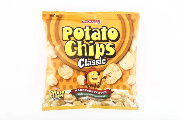 Antipolo Şehri, Filipinler - 6 Şubat 2019: İzole edilmiş beyaz arka planda bir paket patates cipsi.