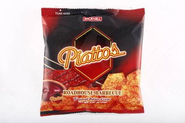 Antipolo Şehri, Filipinler - 6 Şubat 2019: İzole edilmiş beyaz arka planda bir paket Piattos patates cipsi.
