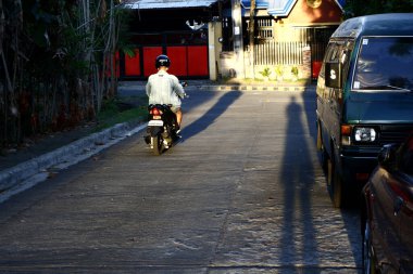 Antipolo Şehri, Filipinler - 12 Mayıs 2020: Yerleşim bölgesinde güzel bir gün doğumu.