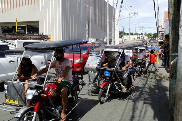 Antipolo City Filipinas Maio 2020 Pessoas Triciclos Lotam Rua Após — Fotografia de Stock