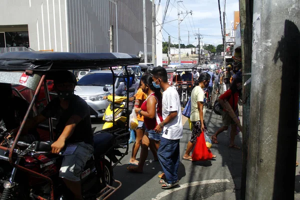 Antipolo City Filipinas Maio 2020 Pessoas Triciclos Lotam Rua Após — Fotografia de Stock