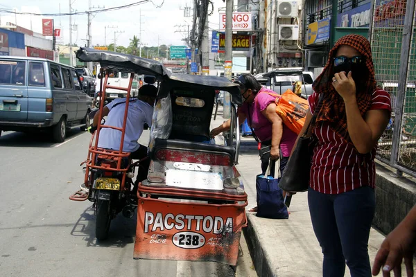 Antipolo City Filipinas Maio 2020 Pessoas Triciclos Lotam Rua Após — Fotografia de Stock