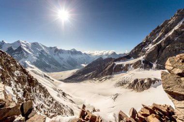 Tepe Sella, Merkezi Kafkas dağlarından görünümünü. 