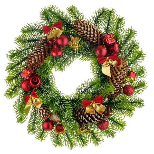 Vánoční kompozice s věncem z větví vánočních stromků, dárků, bubnů, borových šišek s červenými bublinkami a zvonky — Stock fotografie