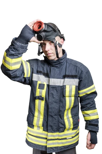 Joven bombero en uniforme se quita la máscara de respiración protectora de su cabeza . —  Fotos de Stock