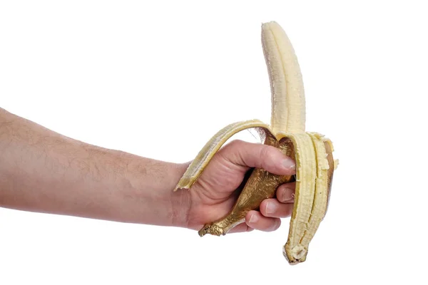 Emberi kézfogás hámozott arany banán elszigetelt fehér alapon. — Stock Fotó