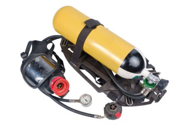 İtfaiyeciler için hava silindiri montajı ve Full Facepiece Respirator izole edildi