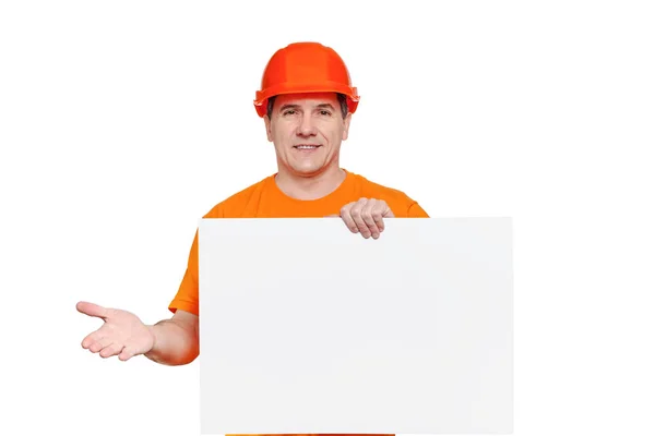 Vit leende medelålders stilig arbetare bär orange hatt, håller blankt pappersark i handen — Stockfoto