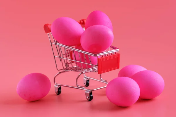 Ovos Páscoa Fundo Rosa Carrinho Compras Carrinho Páscoa Compras Venda — Fotografia de Stock