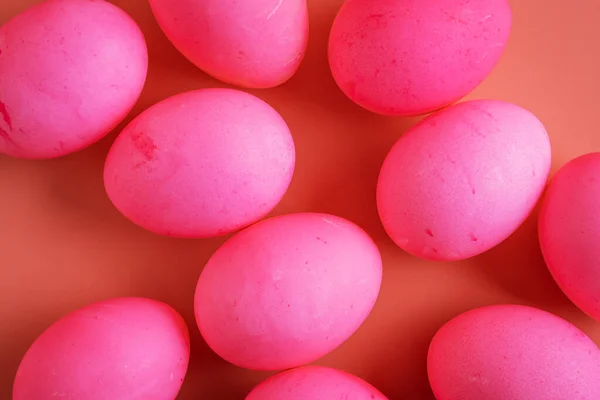 Разбросанные Пасхальные Яйца Розовом Фоне Плоский Лежал Вид Сверху — стоковое фото