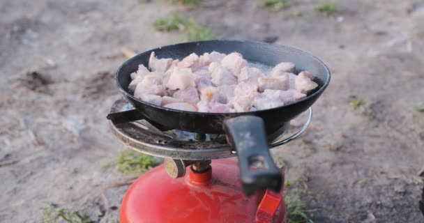 Roasting Juicy Slices Meat Boiling Oil Pan Gas Burner Nature — Stock Video