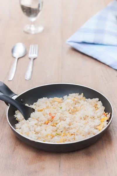 tavada kızarmış pilav