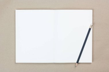 açık kahverengi blackground üzerinde kitap