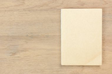 kahverengi kitap kapatın