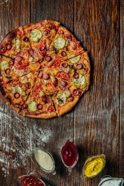 Pizza farklı sos ile