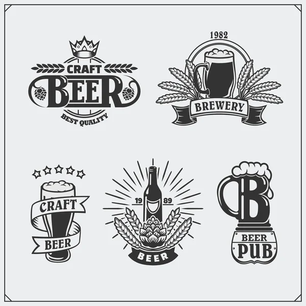 Bier instellen. Etiketten, stickers, emblemen, symbolen en ontwerpelementen. — Stockvector