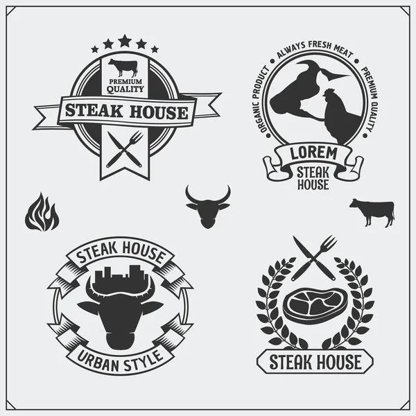 Colección de barbacoa. Conjunto de etiquetas, insignias y emblemas de carne de parrilla vintage . — Vector de stock