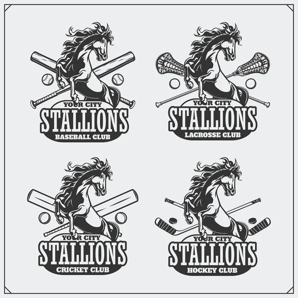 Logos et étiquettes de football, de baseball, de crosse et de hockey. Emblèmes de club de sport avec cheval . — Image vectorielle