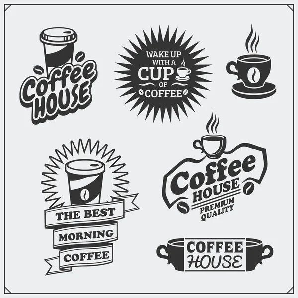 Set de insignias de café, etiquetas y elementos de diseño. Plantillas de emblemas de cafetería . — Vector de stock