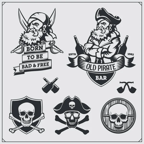 Conjunto de etiquetas piratas, emblemas, insignias y elementos de diseño . — Archivo Imágenes Vectoriales