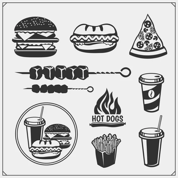 Fast food e churrasqueira grill rótulos, emblemas e elementos de design. Hambúrgueres, pizza, cachorro-quente e batatas fritas . —  Vetores de Stock