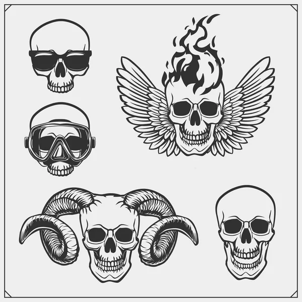 Conjunto Vectorial Cráneos Tatuaje Emblemas Diseño Impresión Para Camiseta — Vector de stock
