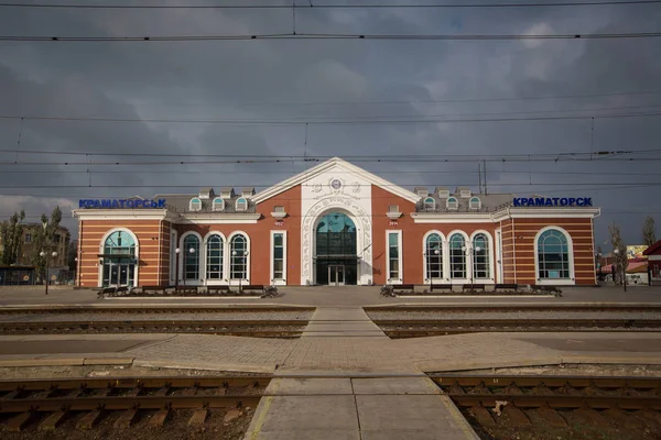 Kramatorsk. Jernbanestasjon . – stockfoto