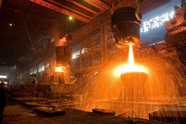 Ingot casting. Electric arc furnace shop — Stock Photo, Image