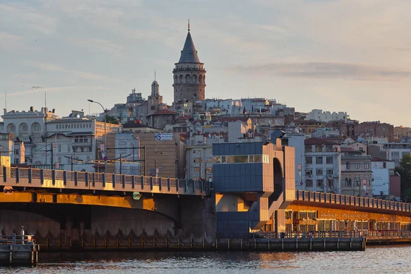 Galata Köprüsü ve Galata Kulesi