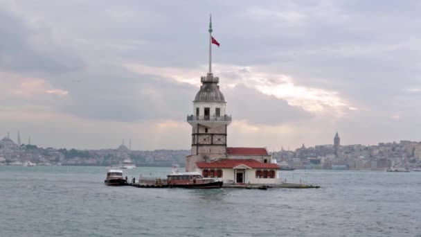 Jungfrutornet på kvällen. Istanbul, Bosphorus. — Stockvideo